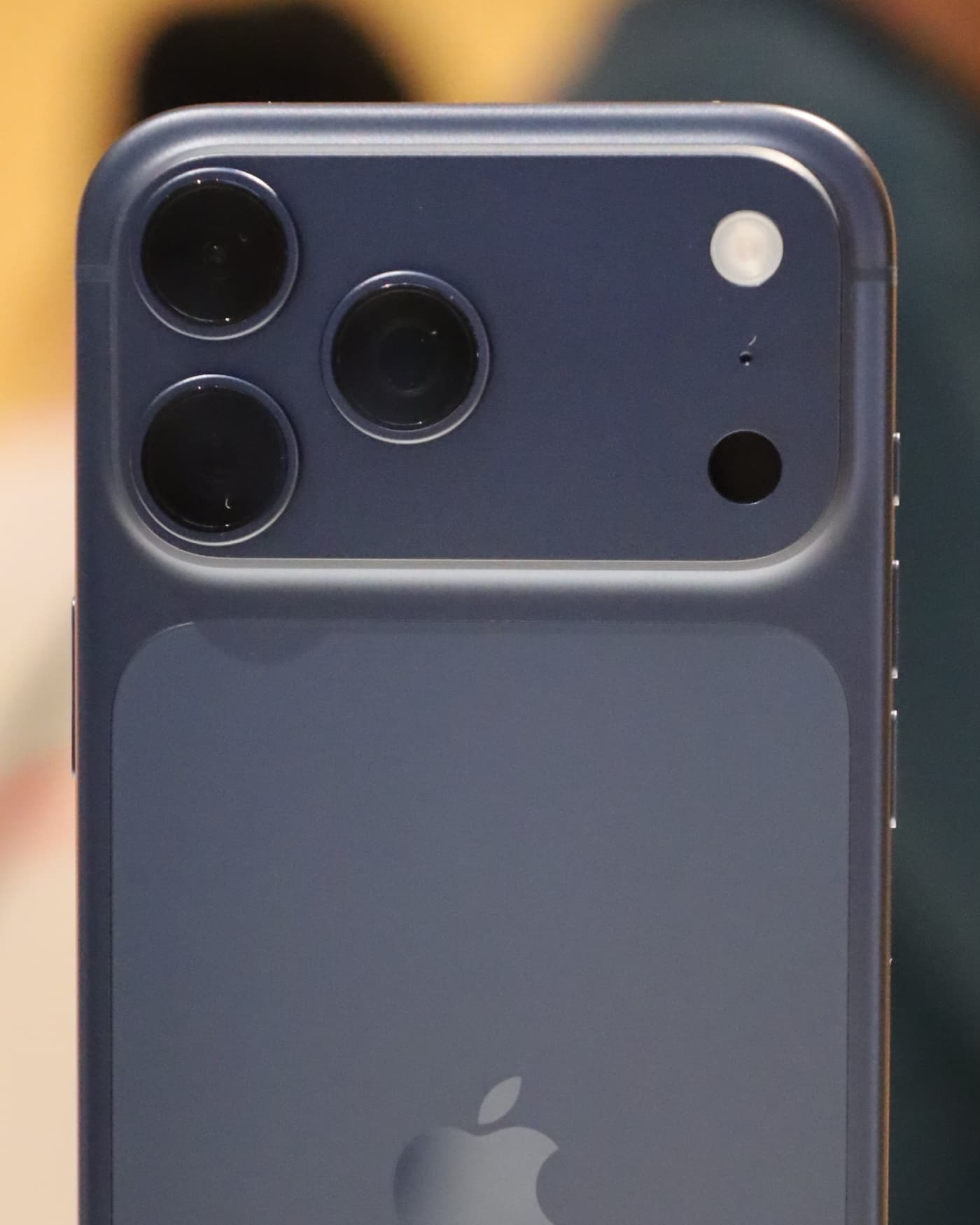 iPhone 17 Pro Deep Blue